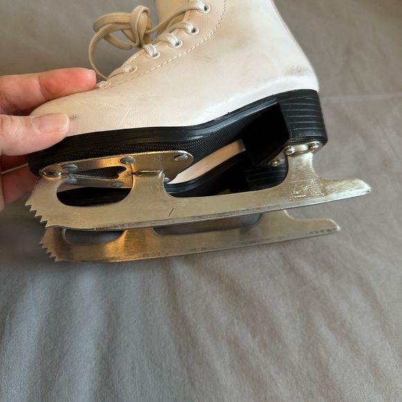 COPY - American youth ice skates, figure skates size 1 white - Picture 5 of 8